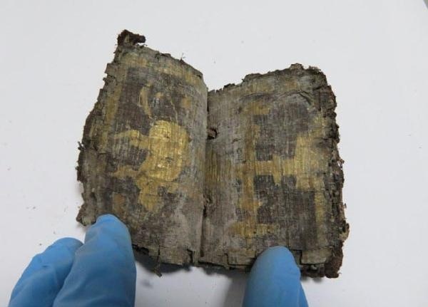 6'ncı yüzyıla ait,el yazması kitap ele geçirildi