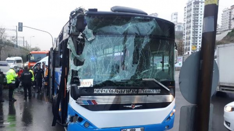 Özel Halk Otobüsü Kaza Yaptı 10 Yaralı