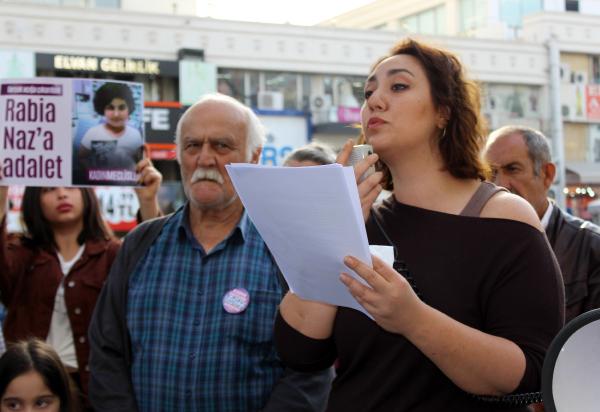 Giresun’un Eynesil İlçesinde geçen yıl evinin önünde yaralı halde bulunan Rabia Naz için Türkiye’nin her yerinde adalet eylemleri yapılırken Naz’a bir destekte Antalya’dan geldi. 