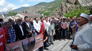 Torul’da PKK’nın kaçırdığı Öğretmen için dua edildi